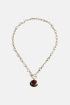 Korte gouden ketting van MANGO, met ronde hanger en rode steen, T-sluiting.