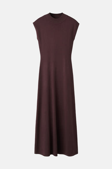 Robe à manches courtes brun par MANGO avec une coupe ajustée et longueur midi.