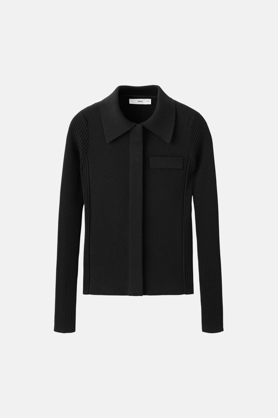 Gilet noir de MANGO, coupe courte à col chemise et manches longues côtelées.