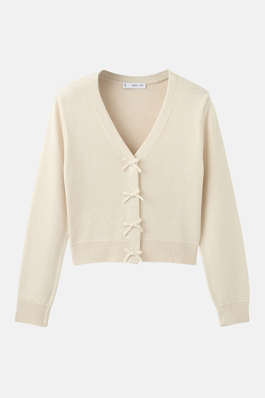 Cardigan écru de MANGO, avec une fermeture à nouettes décoratives sur le devant.
