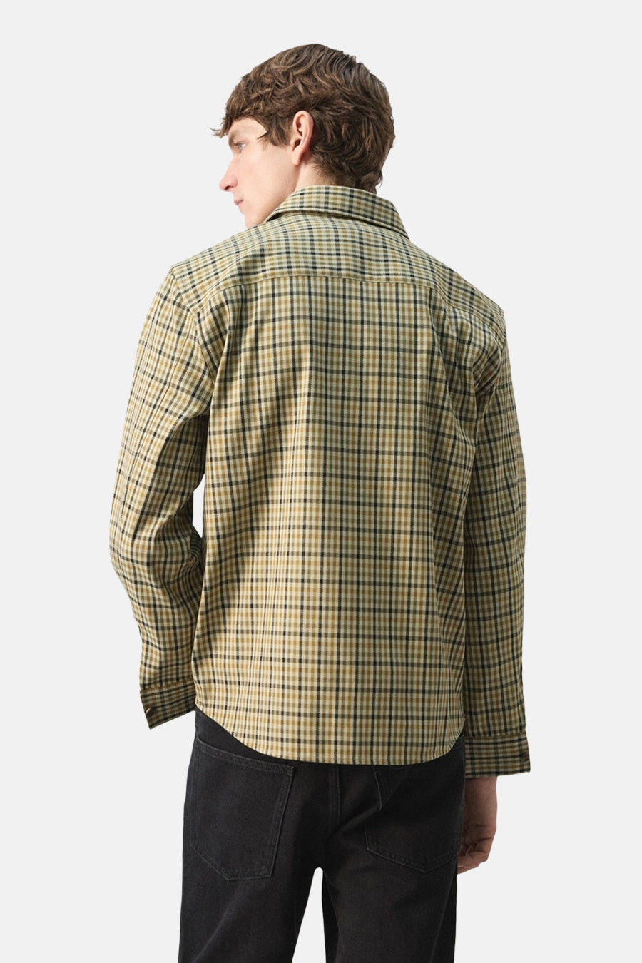 Veste courte multicolore de MANGO, à carreaux, avec une poche poitrine et un col chemise, vue de dos.