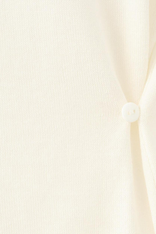 Beige top van MANGO, met knoop en gebreide textuur.