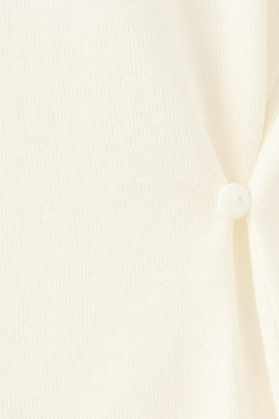 Beige top van MANGO, met knoop en gebreide textuur.