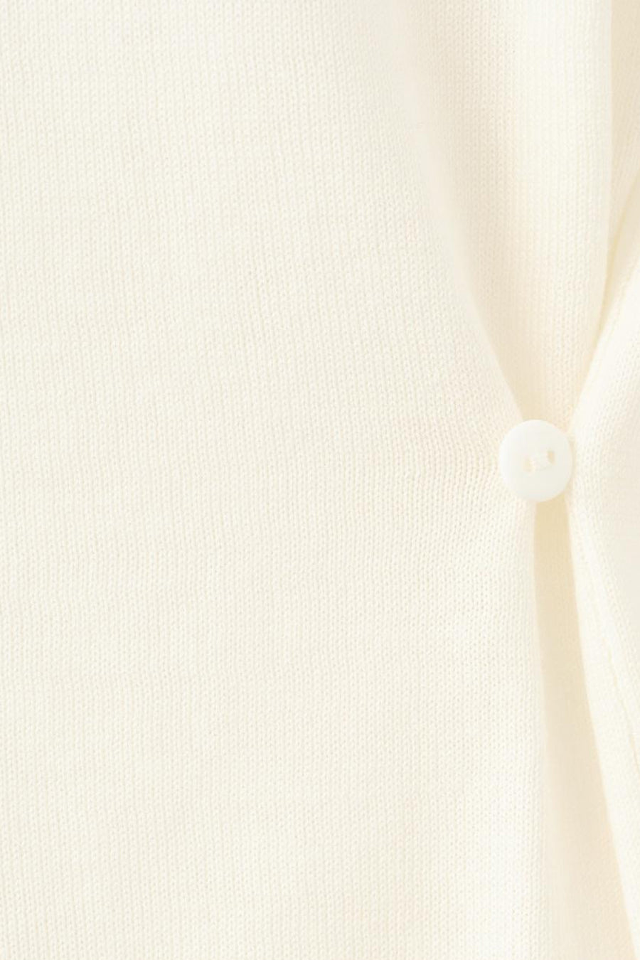 Beige top van MANGO, met knoop en gebreide textuur.