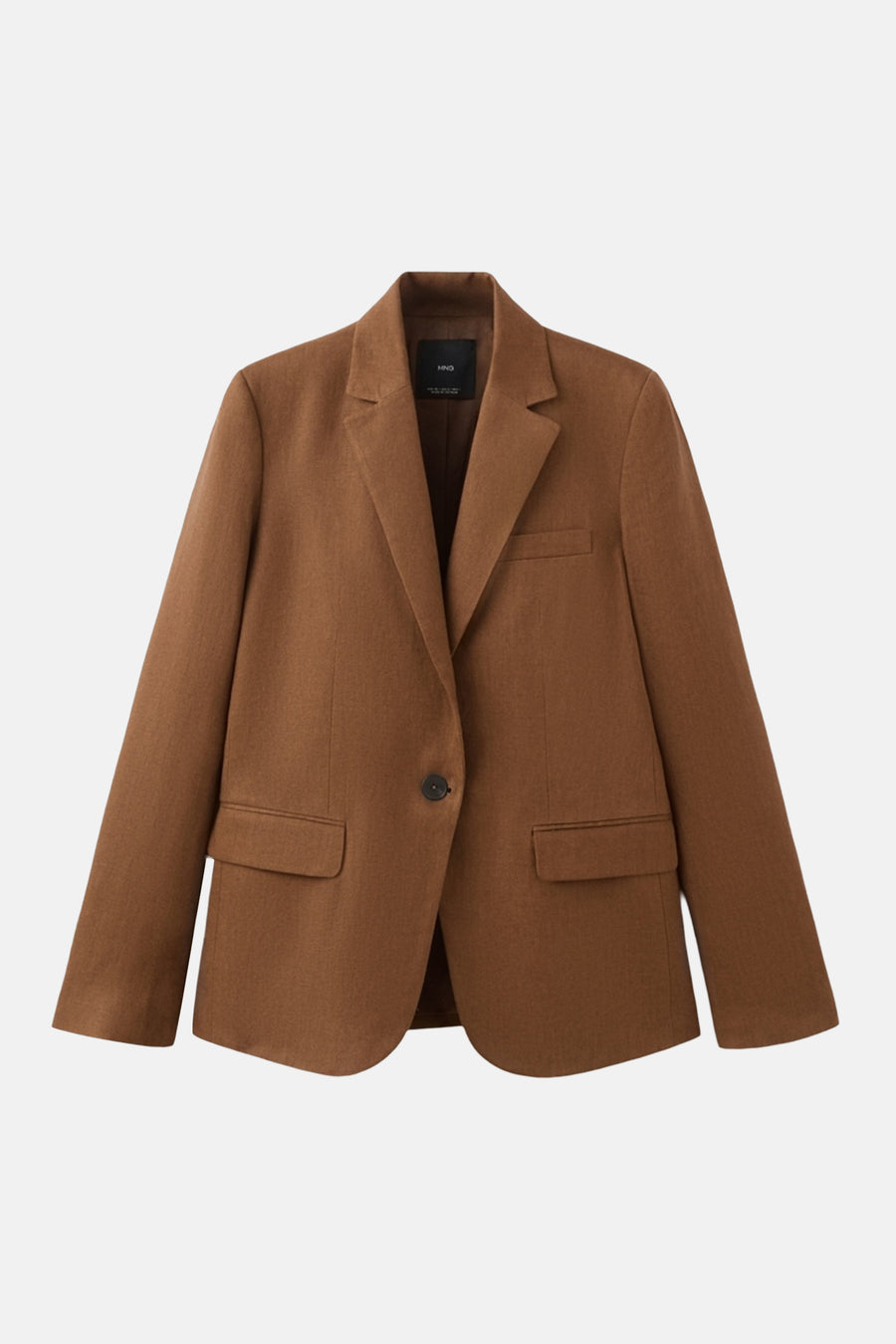 Blazer brun par MANGO, avec revers crantés, poche poitrine et poches à rabat.