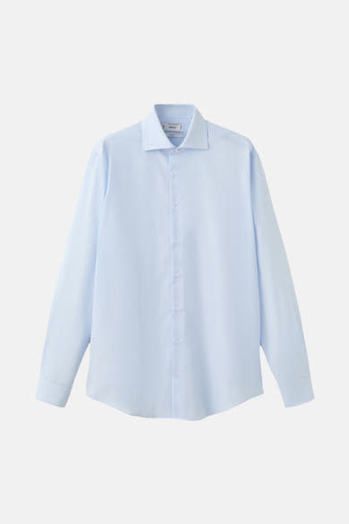 Lichtblauwe blouse met lange mouwen van MANGO, met een klassieke pasvorm en een gladde textuur.