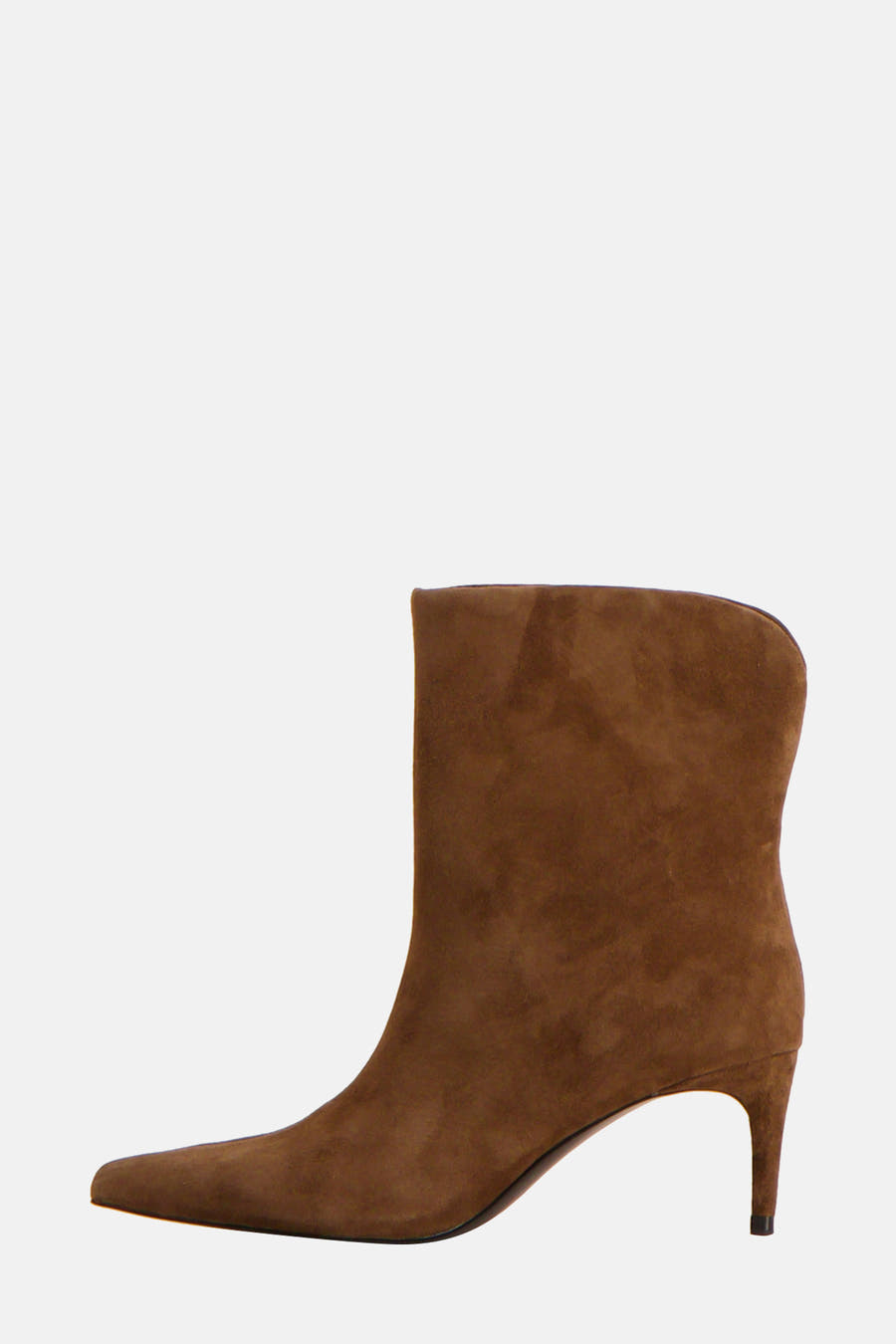 Bottines en daim marron de MANGO, avec un talon aiguille fin et une tige mi-haute.