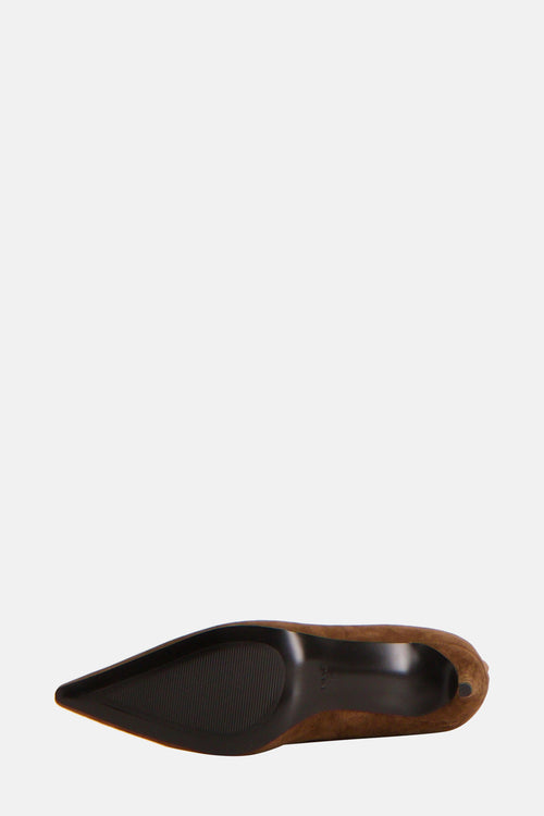 Bottines marron en daim de MANGO, montrant la semelle foncée et le talon fin.