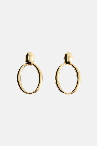 Boucles d'oreilles dorées de MANGO, avec un design minimaliste et une finition brillante.