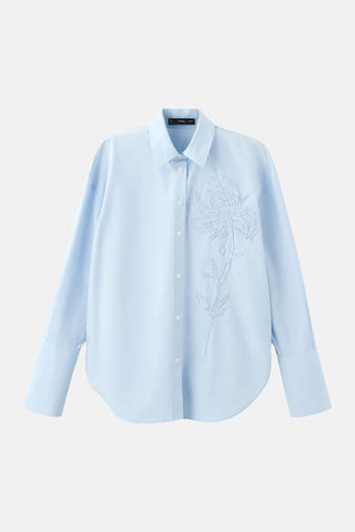 Blauwe blouse met lange mouwen van MANGO, met toon-op-toon bloemenborduursel en een losse pasvorm.
