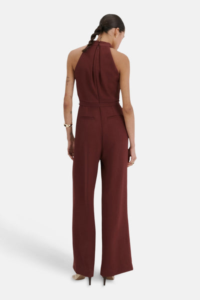 Combinaison marron de MANGO, vue de dos, avec encolure américaine et jambes larges.