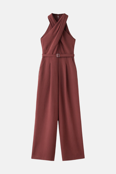 Bruin jumpsuit van MANGO, met een overslag aan de voorkant en een ceintuur met een rechthoekige gesp.