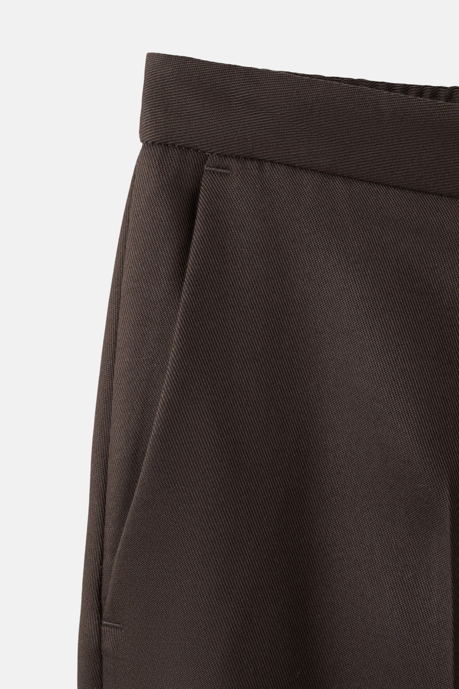 Bruine broek van MANGO, met een Italiaanse zak, getextureerde stof en een relaxte pasvorm.
