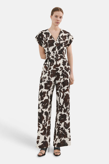 Meerkleurige jumpsuit van Mango, met bloemenprint en riem.