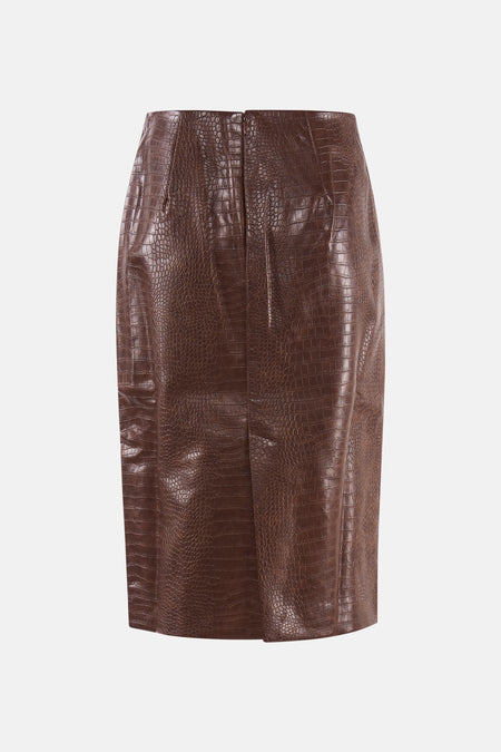 Jupe crayon marron en similicuir, de MANGO, avec une texture crocodile et une fente arrière.