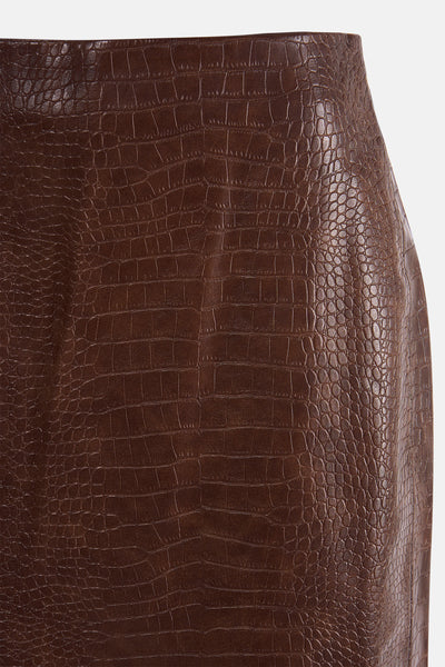 Jupe 3/4 marron imitation crocodile de MANGO, avec une texture reptile réaliste.