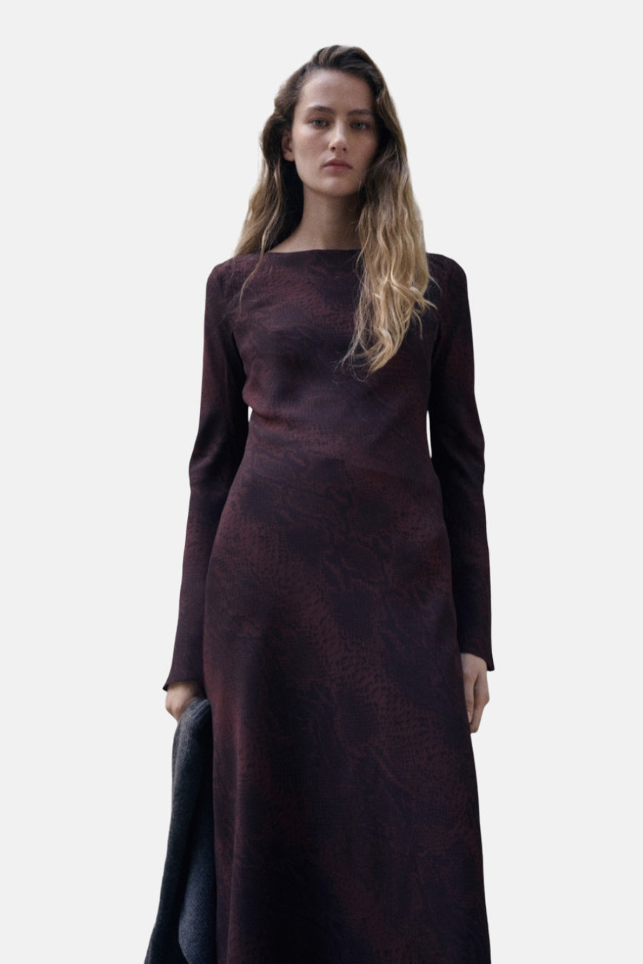 Multikleurenjurk van MANGO, met lange mouwen en subtiel abstract patroon.