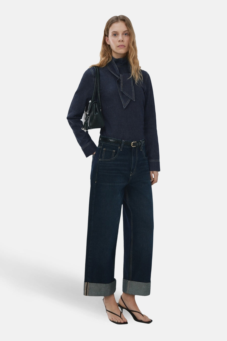 Denim blouse met lange mouwen van MANGO, met opstaande kraag met strik en stiksels.