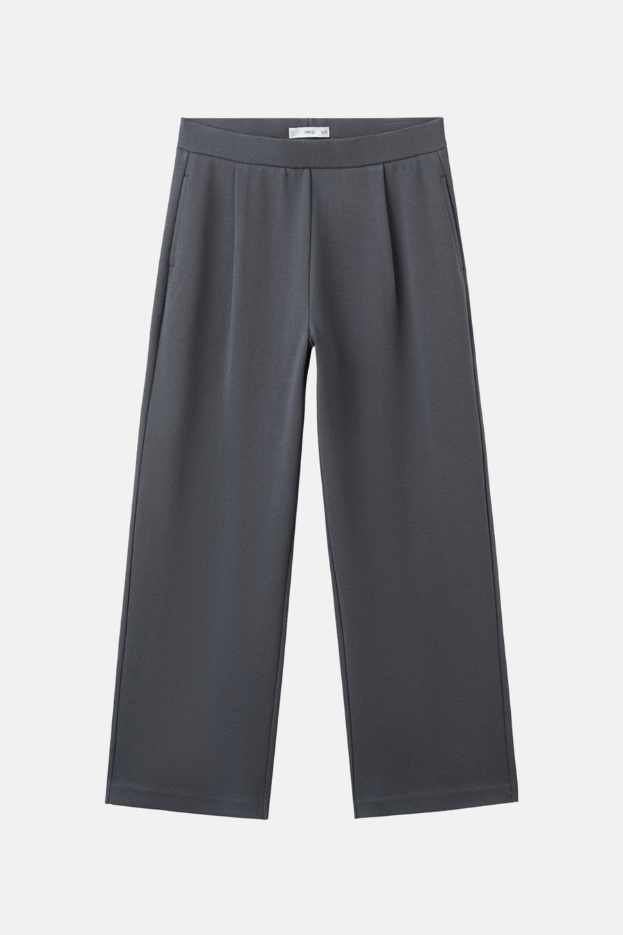 Blauwe joggingbroek van Mango, losse pasvorm en zijzakken op een neutrale achtergrond.