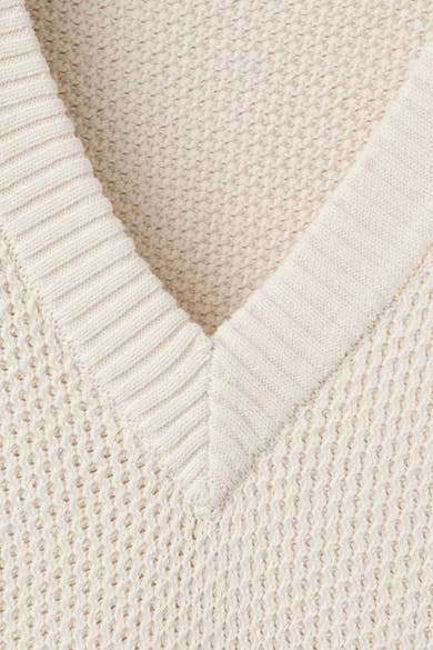 Débardeur écru de MANGO, en maille texturée avec un col en V côtelé.
