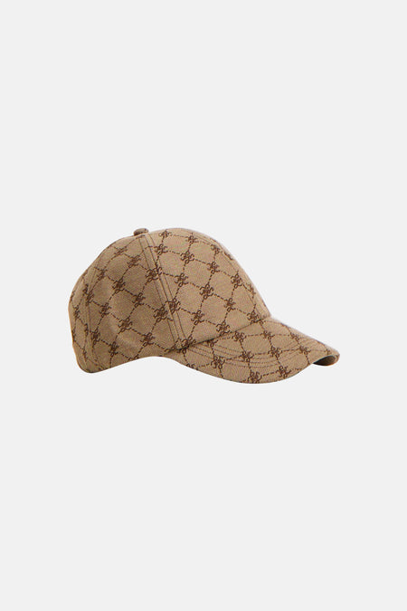 Bruine pet van MANGO met een herhaald monogrampatroon, zijaanzicht.