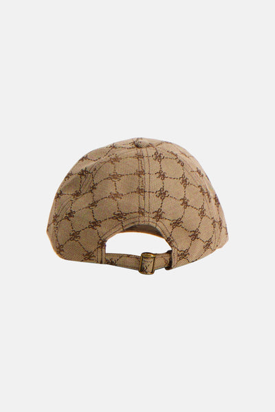 Casquette marron de MANGO avec un motif monogramme et une boucle de réglage à l'arrière.