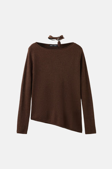Pull col O brun de MANGO en maille avec ourlet asymétrique et lien décoratif au col.