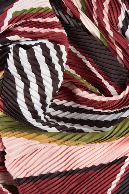 Foulard multicolore par MANGO, plissé avec motif rayé et touches de rose, vert et marron.
