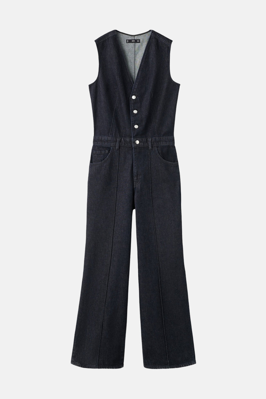 Marineblauwe denim jumpsuit van Mango, met knopen aan de voorkant en uitlopende pijpen.