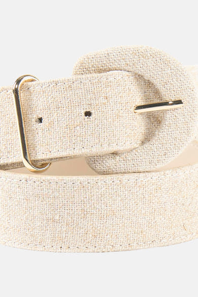 Ceinture beige de MANGO en toile texturée avec une boucle dorée ronde.
