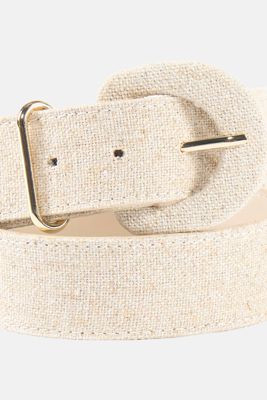Ceinture beige de MANGO en toile texturée avec une boucle dorée ronde.