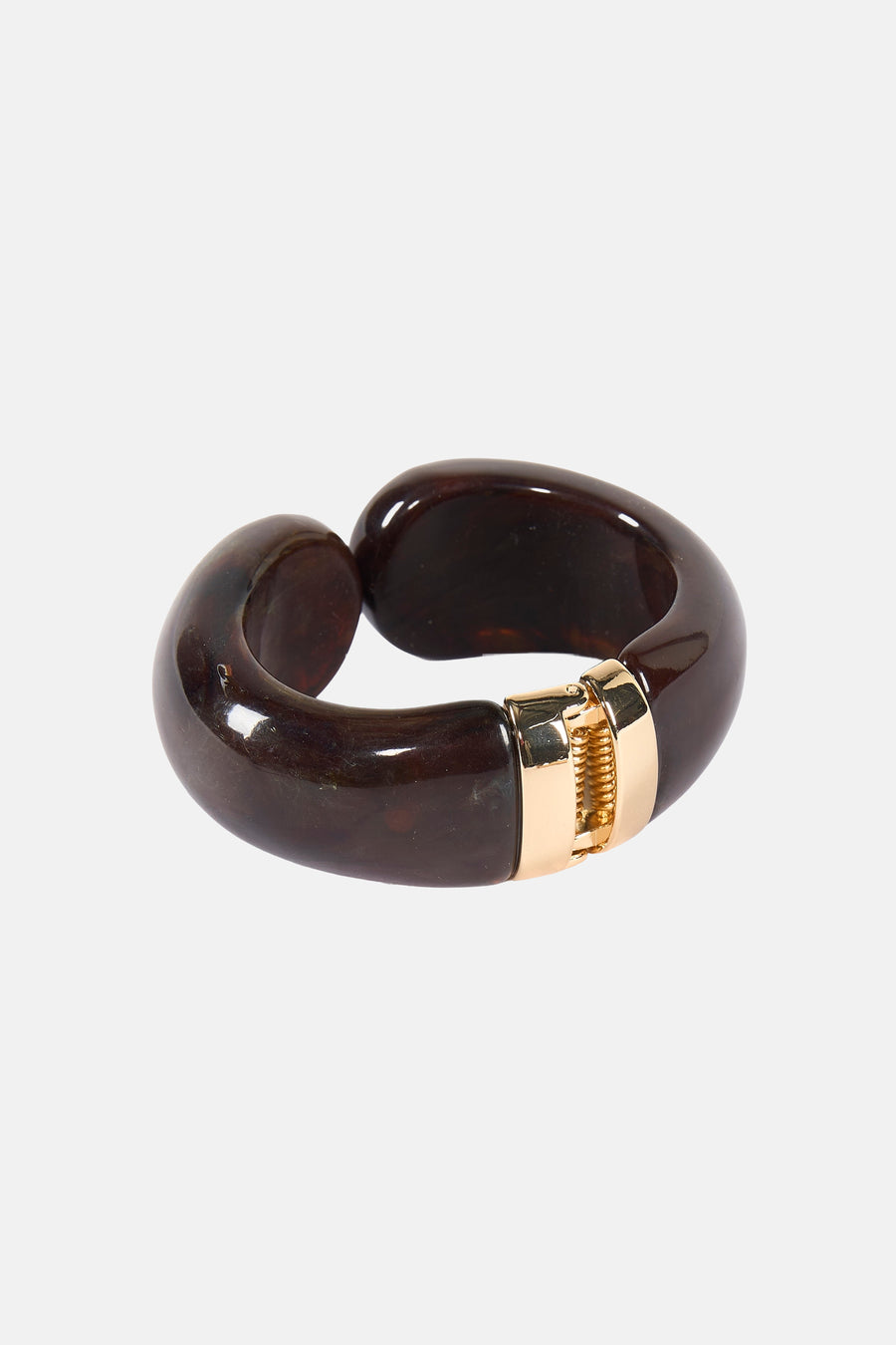 Bracelet marron en résine de MANGO, orné d'un fermoir doré.