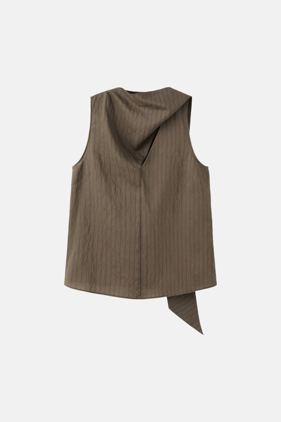 Blouse sans manches brun de MANGO, avec un col drapé asymétrique et une texture légèrement froissée.