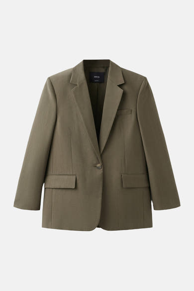 Kaki blazer van MANGO, met reverskraag, borstzak en klepzakken.