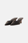 Escarpins noirs de MANGO à bout pointu et petit talon, style mules.