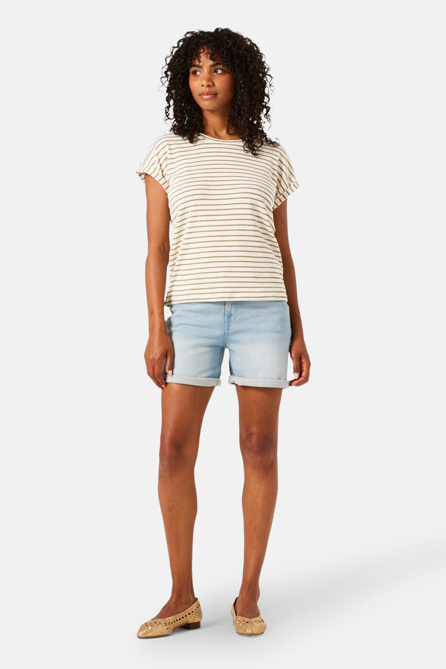 Lichtblauwe denim bermuda van GARCIA, met omgeslagen zoom en achterzakken.