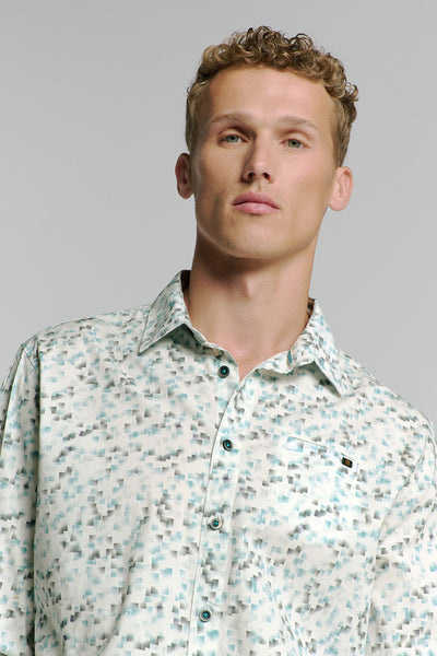 Chemise à manches longues bleue de NO EXCESS, motif géométrique imprimé, coupe classique.