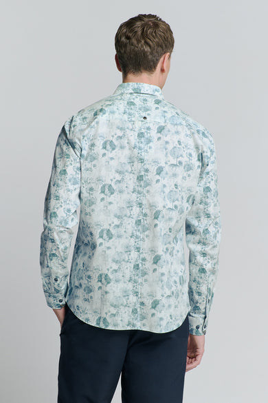Chemise à manches longues bleue de NO EXCESS, motif floral, détail bouton au col, vue de dos.