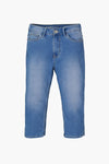 Short chino bleu de Garcia, avec poches avant et ourlet au genou.
