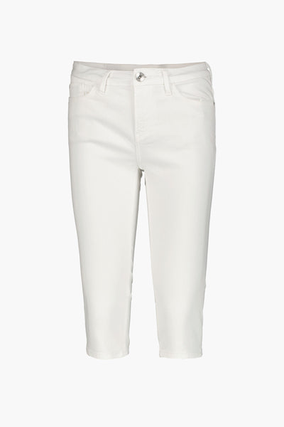 Short chino blanc de GARCIA, coupe capri avec poches et fermeture boutonnée.