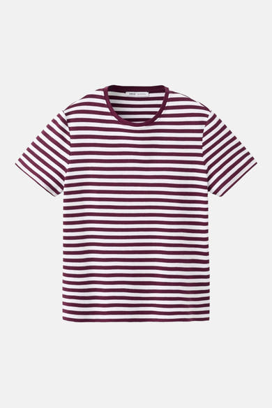 Bordeaux T-shirt met korte mouwen van MANGO, met witte horizontale strepen, op een neutrale achtergrond.