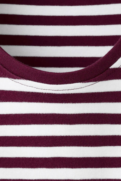 T-shirt bordeaux à rayures horizontales blanches de MANGO, en coton, avec encolure ronde.

