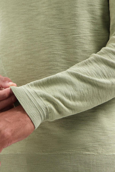 Pull à col rond vert de NO EXCESS, en maille fine texturée, avec poignets côtelés.