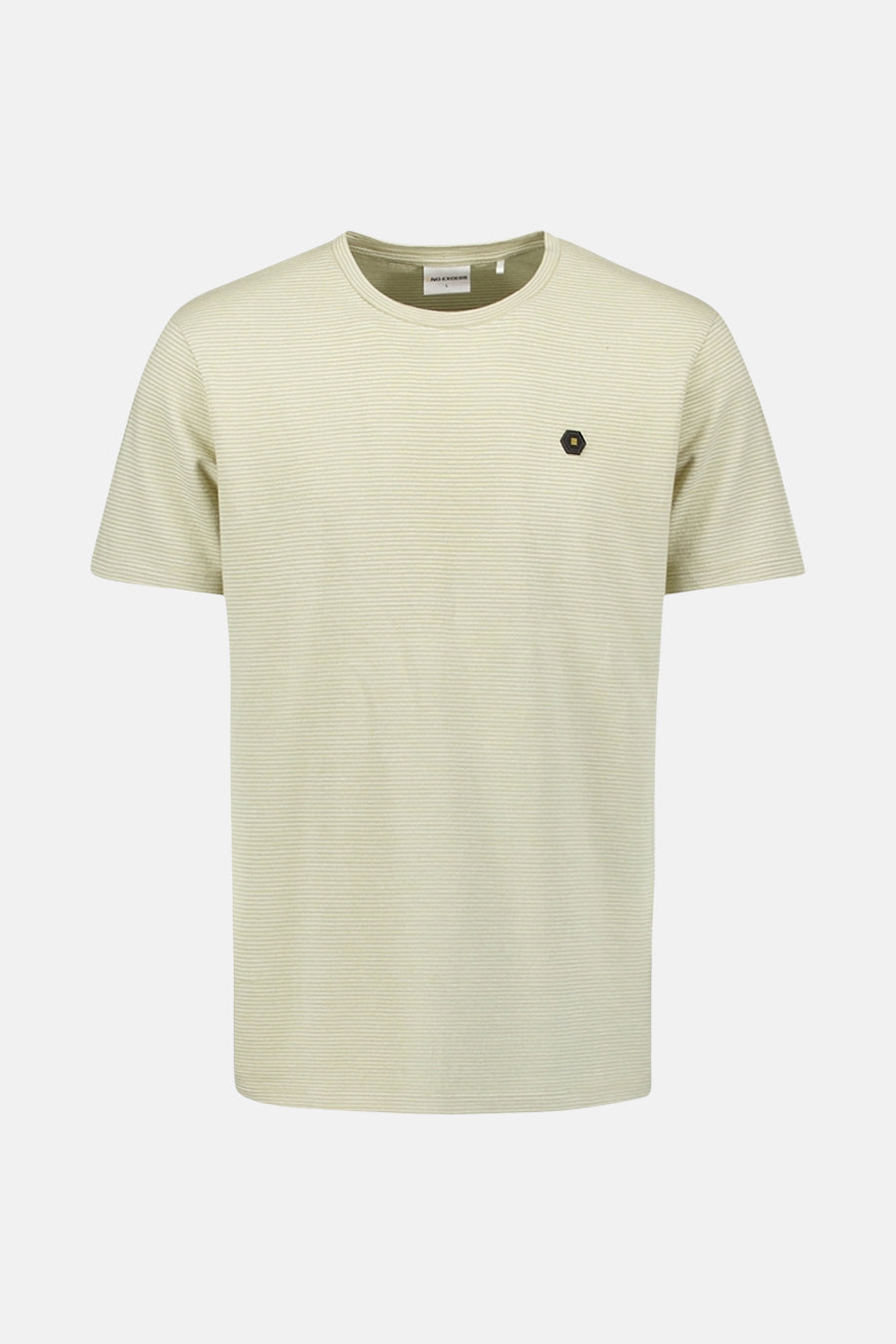 T-shirt beige à rayures fines de NO EXCESS, avec un écusson hexagonal sur la poitrine.