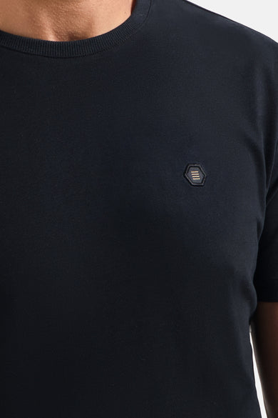 Zwart T-shirt met korte mouwen van NO EXCESS, met een klein geborduurd logo op de borst.