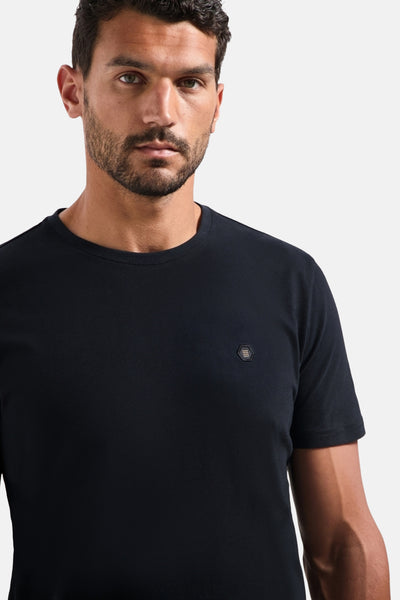 Zwart T-shirt met korte mouwen van NO EXCESS, met klein discreet logo op de borst.