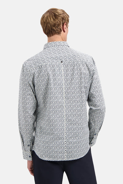 Chemise à manches longues multicolore de NO EXCESS avec un motif géométrique et une patte de boutonnage visible au dos.
