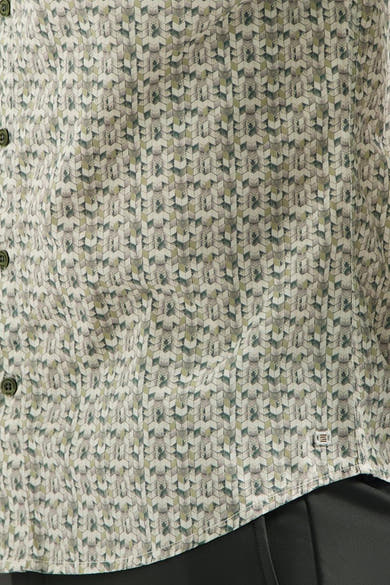 Chemise kaki à manches longues de NO EXCESS, avec motif géométrique et boutons.