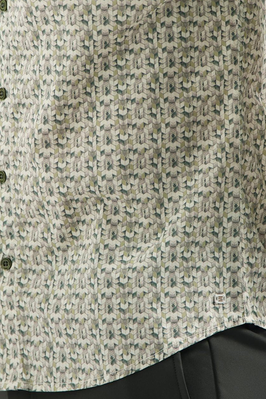 Chemise kaki à manches longues de NO EXCESS, avec motif géométrique et boutons.