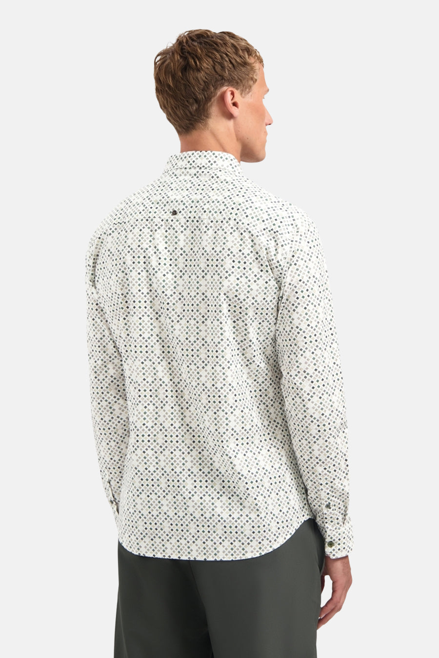 Chemise à manches longues multicolore de NO EXCESS, avec motif à carreaux et bouton au dos.